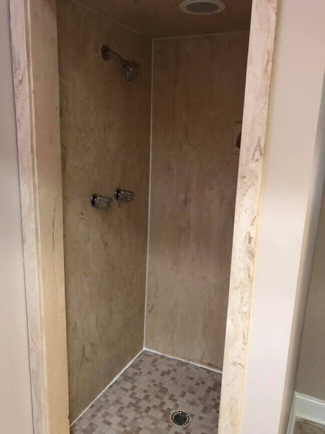 14757 S Harrells Ferry Rd, Baton Rouge, LA 70816 House Rental in