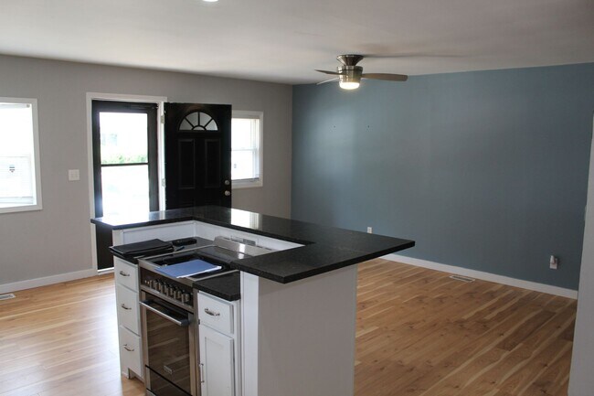 Foto del edificio - Cute 2 BR Bungalow in Garfield Park!