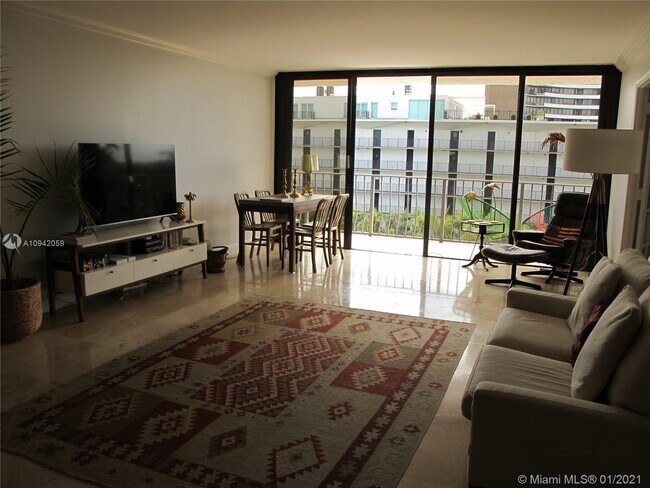 Foto del edificio - 780 NE 69th St