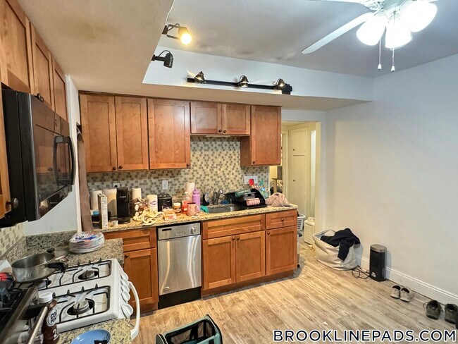Foto del edificio - 1064 Beacon St