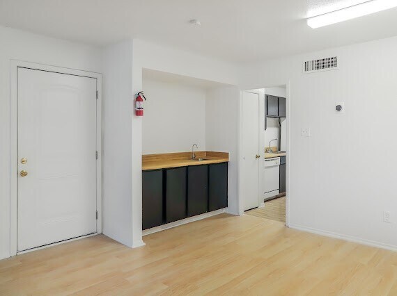 Foto del edificio - 8323 Wilcrest Dr