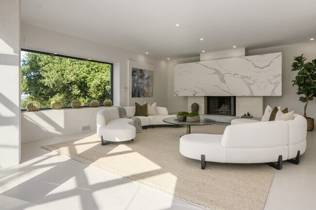 Foto del edificio - 8896 Lookout Mountain Ave