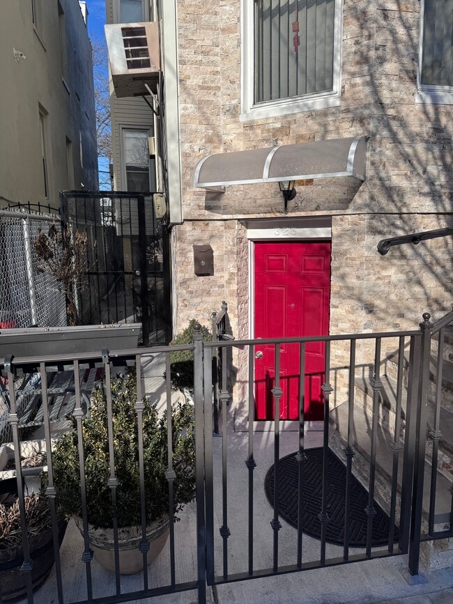Building Photo - 326 49th St