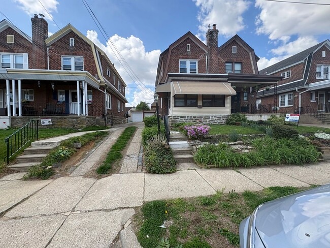 Photo - 1806 Hoffnagle St House