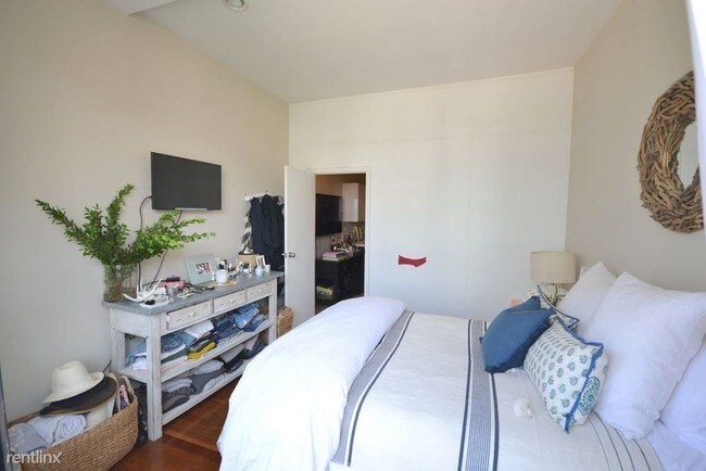 Building Photo - 205 N 8th St