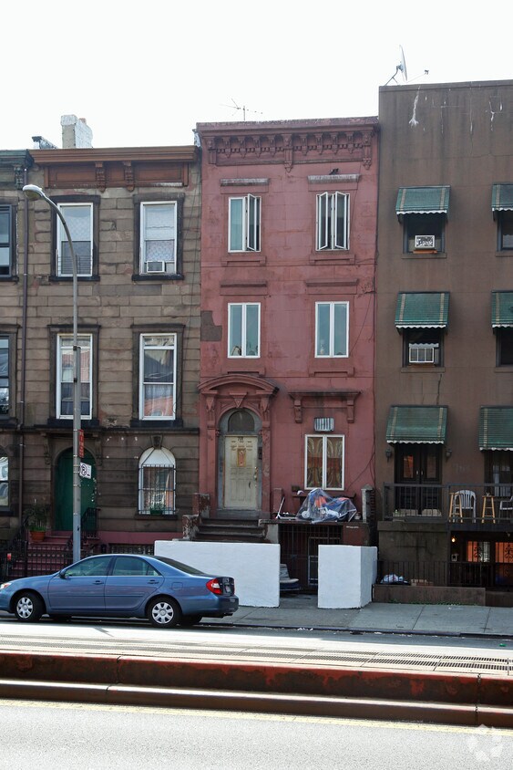 Building Photo - 701 4th Ave