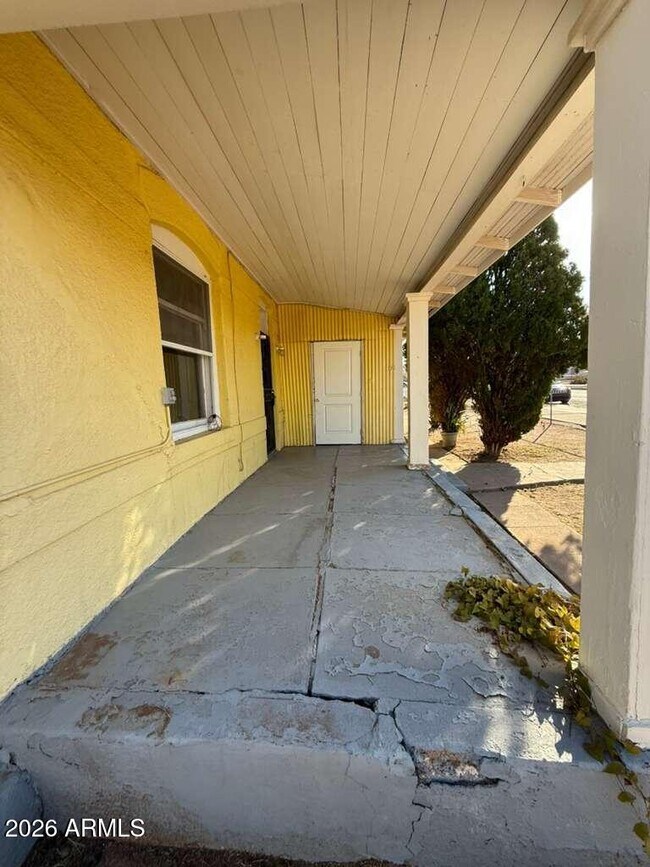 Foto del edificio - 1014 E 14th St