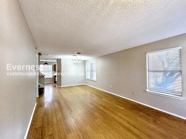 Foto del edificio - 13923 Conner Downs Dr