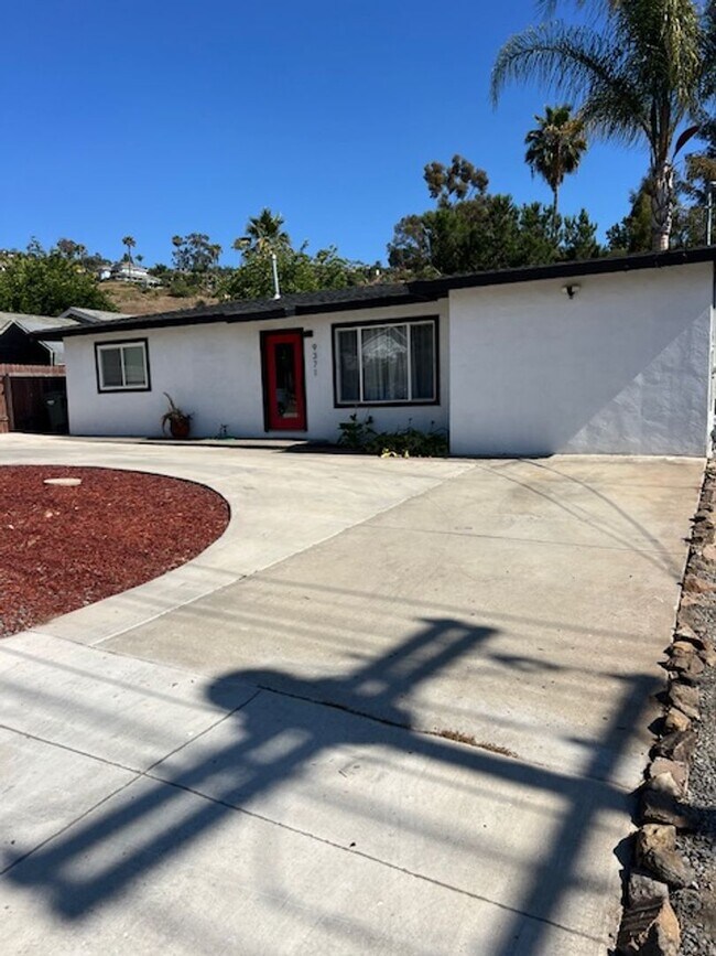 Building Photo - Beautiful 3bedroom house