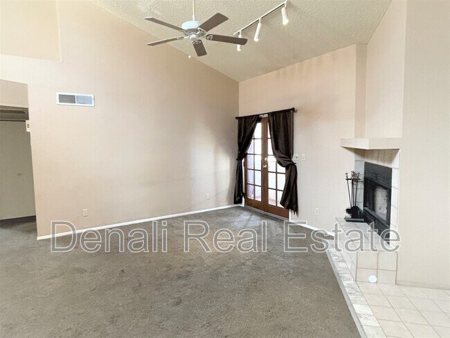 Building Photo - 16402 N 31st St