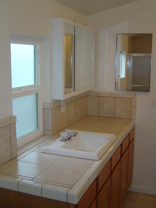 Bathroom - 1096 Aileen St