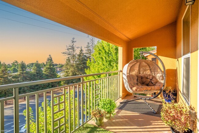 Foto del edificio - 2 br, 2 bath Condo - 1445 Fruitdale Avenue...