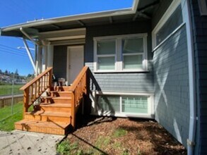 Building Photo - 4724 7th Ave NE