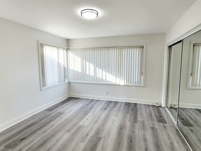 Foto del edificio - 4804 Del Amo Blvd