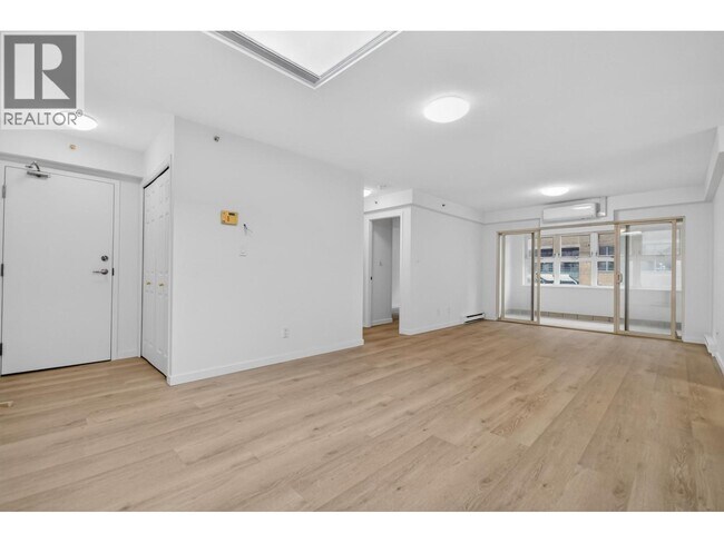 Photo du bâtiment - 5123 Joyce St