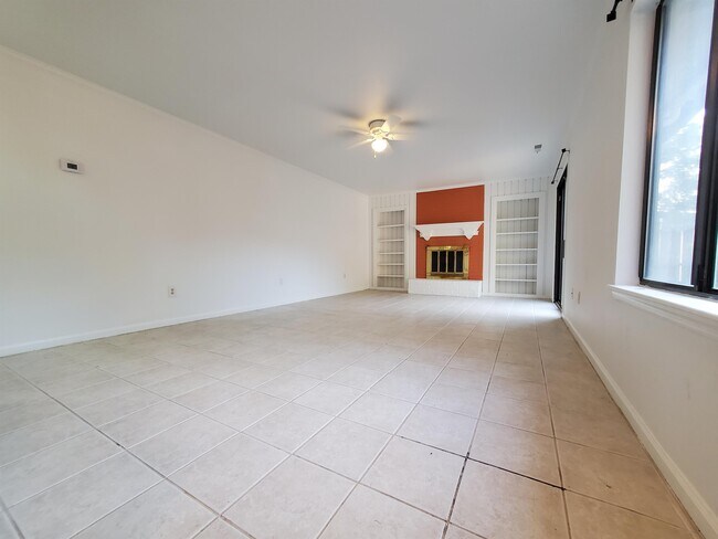 Building Photo - 1757 Ocean Bay Dr