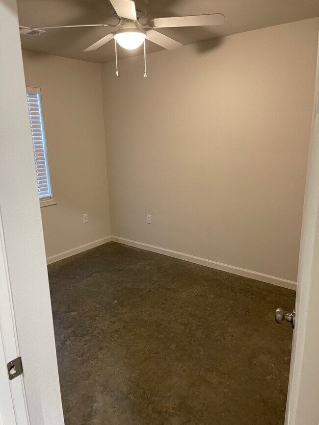 Bedroom - 5315 E Nettleton Ave