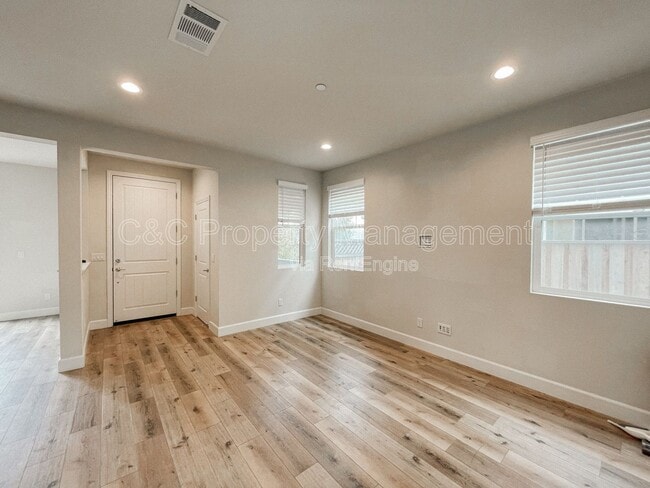 Foto del edificio - 581 Rosa Monte Wy