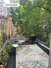 Building Photo - 25 W 70th St