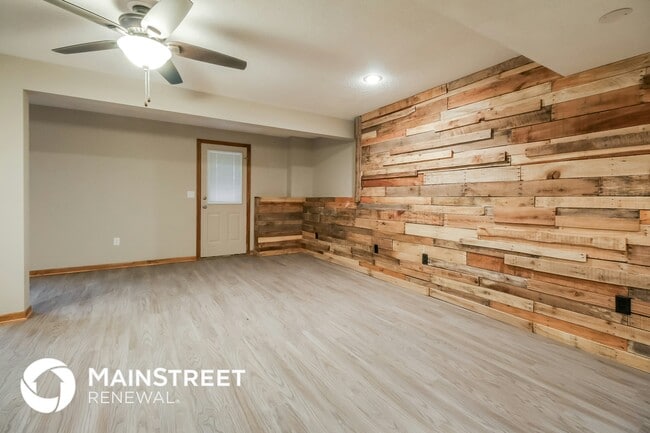 Building Photo - 801 Pine Crest Ave