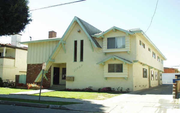 Building Photo - 11707 S York Ave