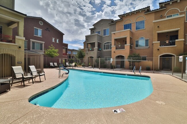Building Photo - Coming Soon! Furnished 2 bed / 2.5 bath Gi...