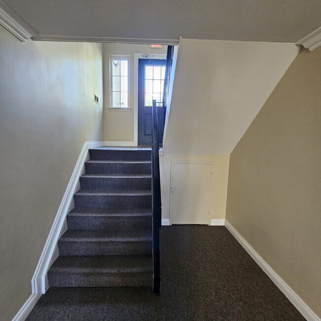 Foto del edificio - Nice 2 Bedroom, 1.5 Bath Condo Near Hall R...