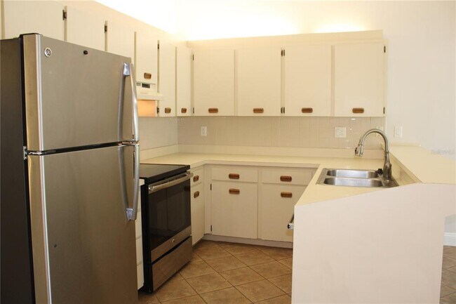 Foto del edificio - 3345 Crystal Ct E