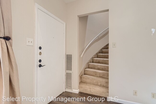 Building Photo - 1 br, 1.5 bath House - 7731 Broadway #28F