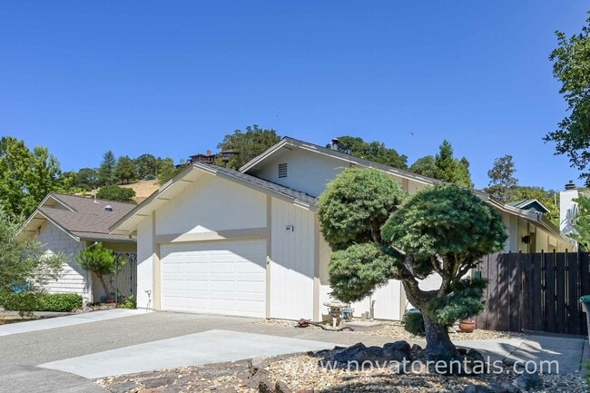 Building Photo - 205 Castle Ct