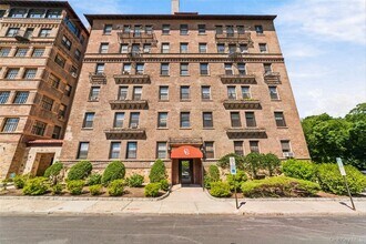 Building Photo - 14 N Chatsworth Ave