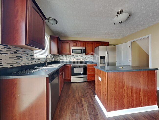 Foto del edificio - 1745 Hunters Ridge Dr