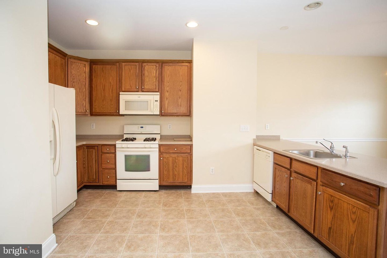 85 Glacier Dr, Berlin, NJ 08009 Townhome Rentals in Berlin NJ