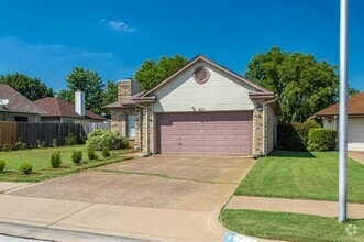 Building Photo - 809 Waverly Dr