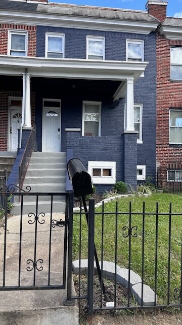 Primary Photo - 3319 Saint Ambrose Ave