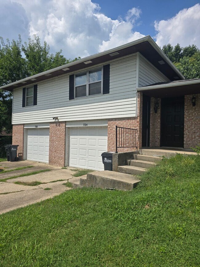 Building Photo - 722 Pear Tree Cir