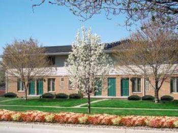 Building Photo - 409 Greenbriar Dr