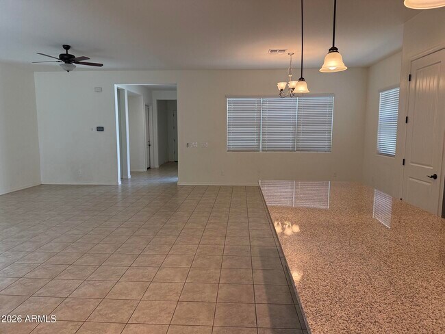 Foto del edificio - 9553 E Theia Dr