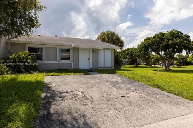 Building Photo - 10361 SW 209th Ln
