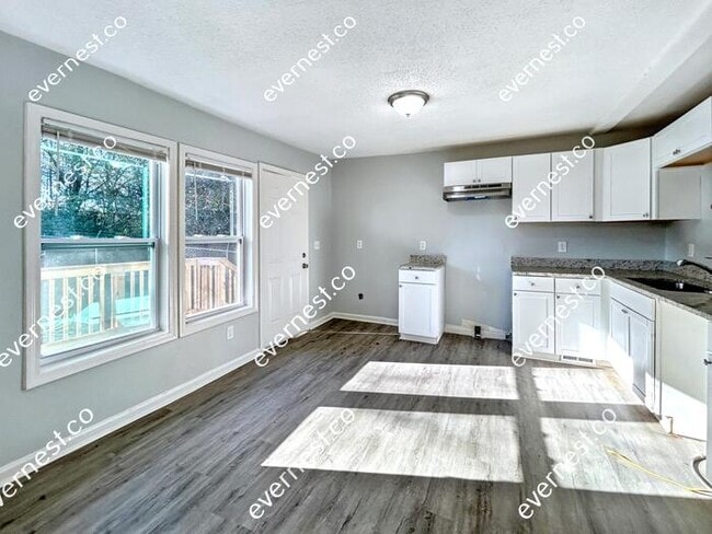 Building Photo - Charming 3-Bedroom, 2-Bathroom Home / Pet-...