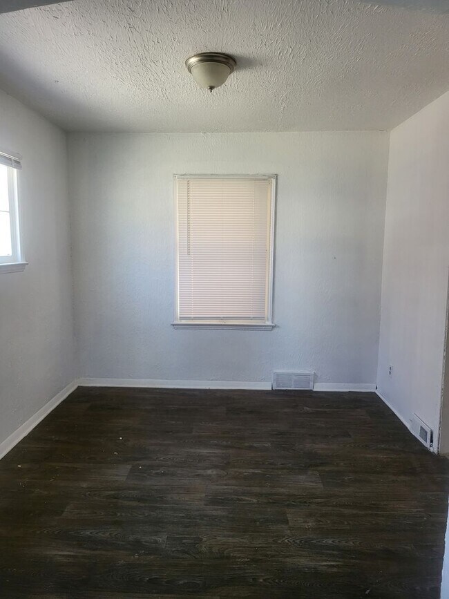 Building Photo - 18330/18332 Kelly Rd - Wise Man Investing LLC