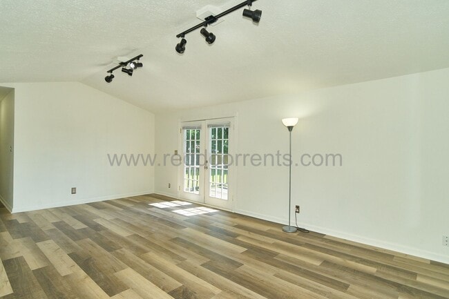 Building Photo - 5422 Greenfield Ave