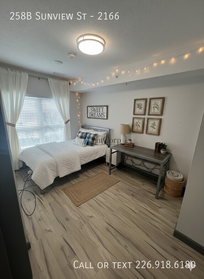 Building Photo - 258B Sunview St