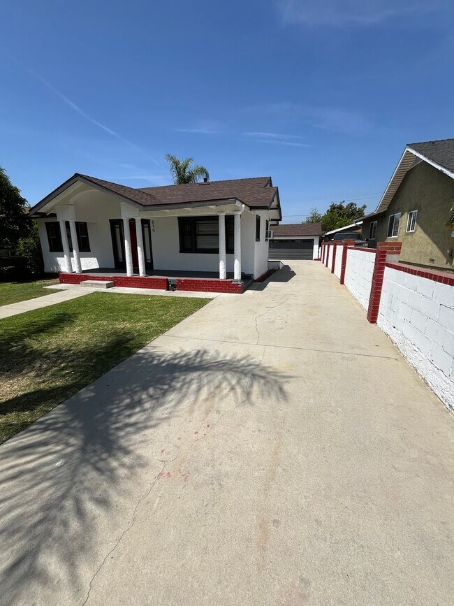 Building Photo - 615 N Orange Ave