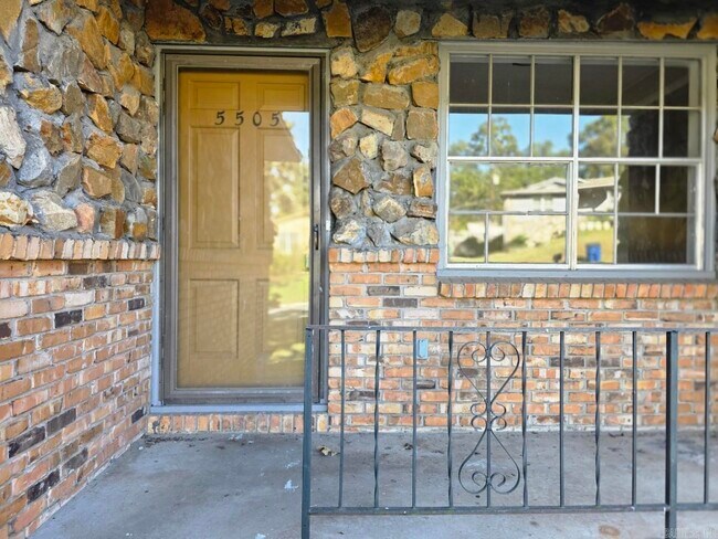 Building Photo - 5505 Crescent Dr