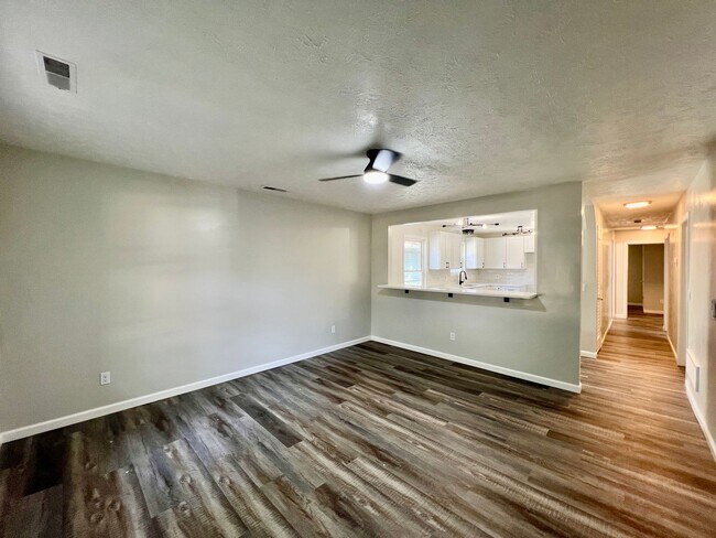 Foto del edificio - Renovated 3 Bedroom Home - Now Available!