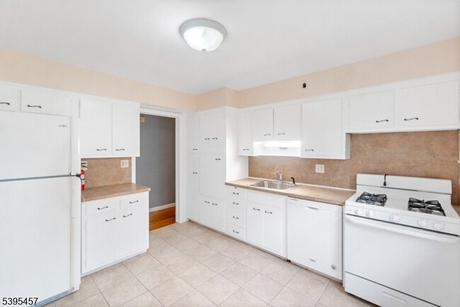 Building Photo - 726 Gates Terrace