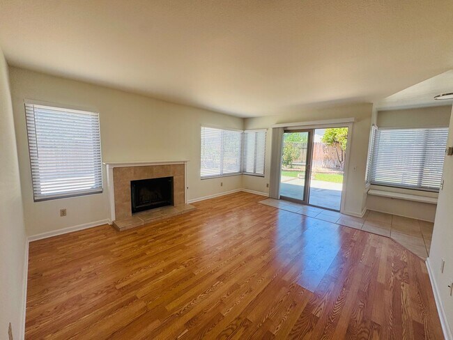Foto del edificio - 4 Bedroom Cul-de-Sac Home in Mission Oaks