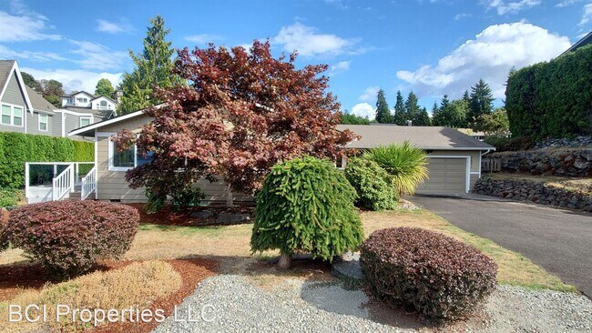 Foto del edificio - 4 br, 3 bath House - 3631 Soundview Dr W