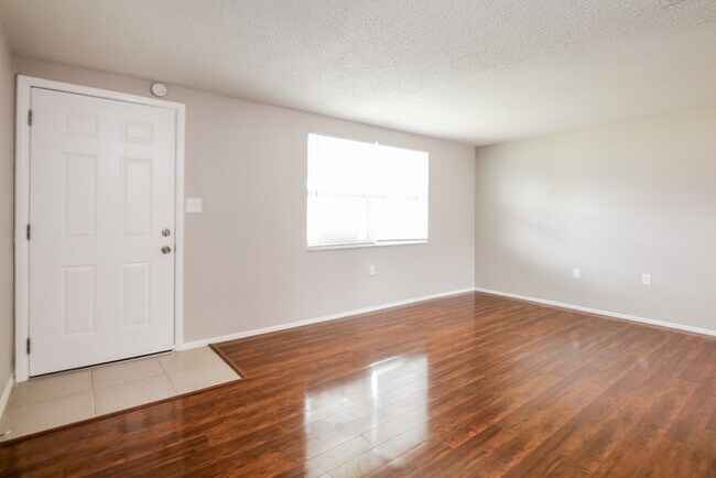 Building Photo - Sweet 2BR 1BA home  to lease now!